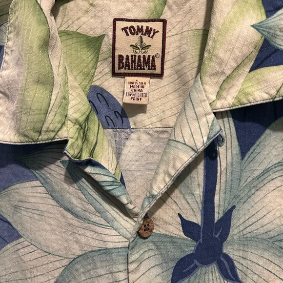 Tommy Bahama Blue and Green Tropical Casual Shirt - Picture 4 of 4